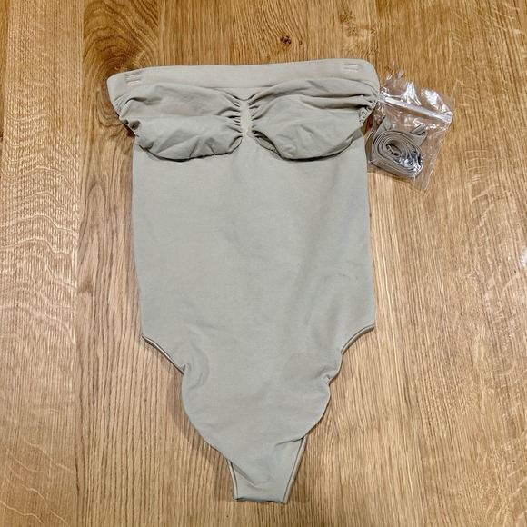 Women's Skims Seamless Sculpt Strapless Thong Bodysuit Size XL - Picture 2 of 4